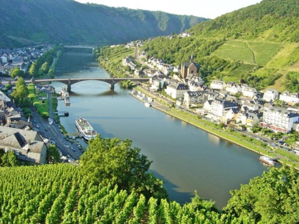 Charming 2-Bed Apartment In Cochem Exterior photo
